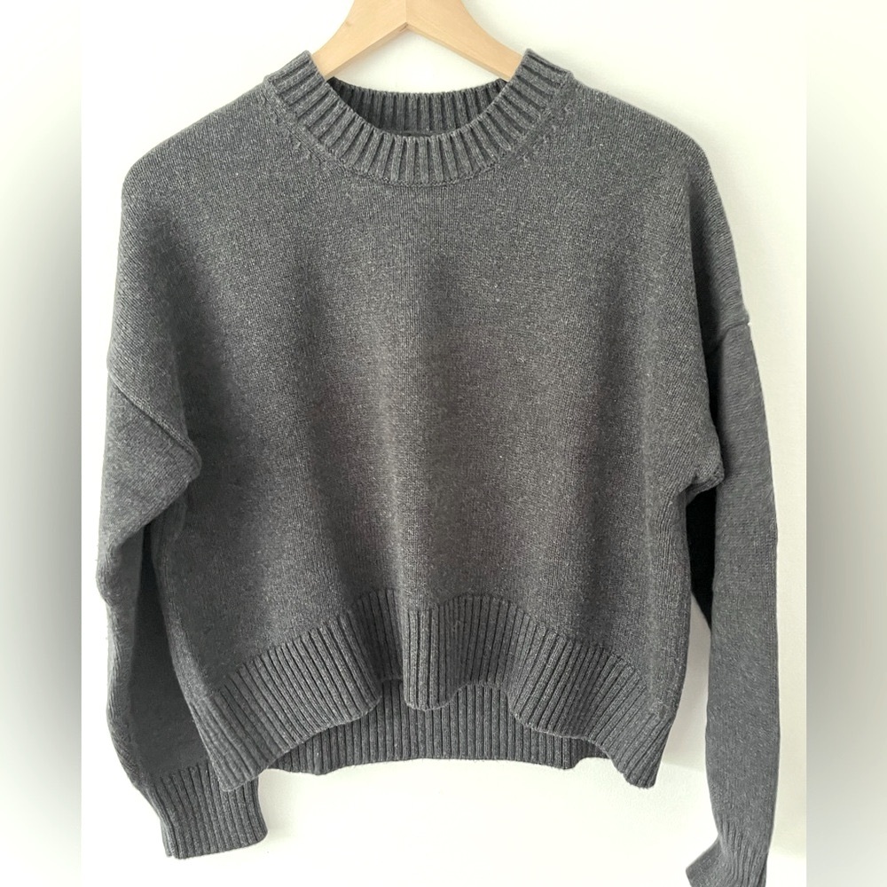 Quince 100% Organic Cotton Boyfriend Crew Sweater in Charcoal Gray- size S